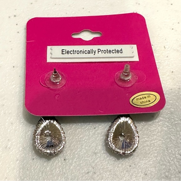 NWT 2 pairs of Bling Earrings - silver w/ clear crystals. District LA & C RSVP - Picture 5 of 11